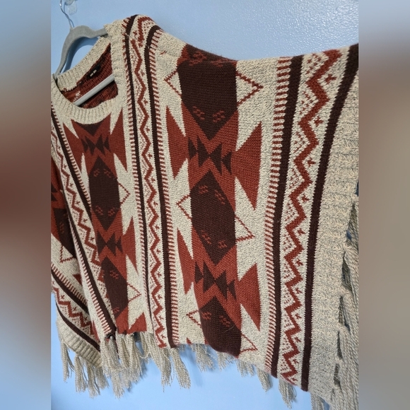 West 36th Southwestern Fringe Poncho One Size see measurements - Picture 7 of 8